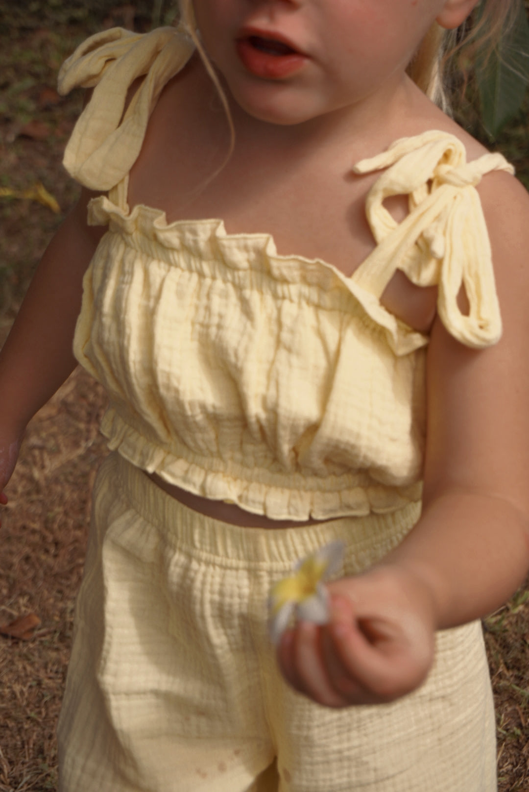 Lola crop- yellow